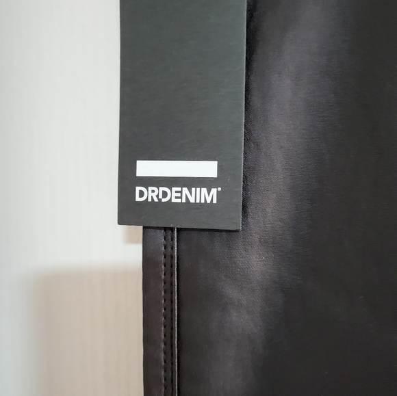 Coated black pants - Picture 2 of 5